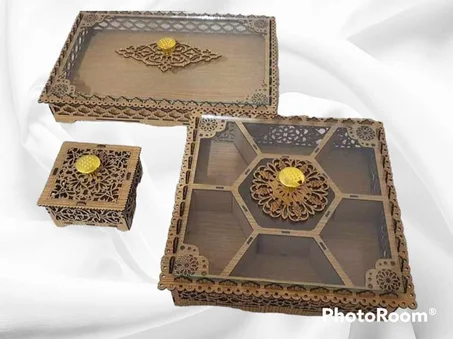 مجموعة مكونة من 3 اطباق خشبية للحلويات والفاكية و شكلاطة والتوصيل بالمجان