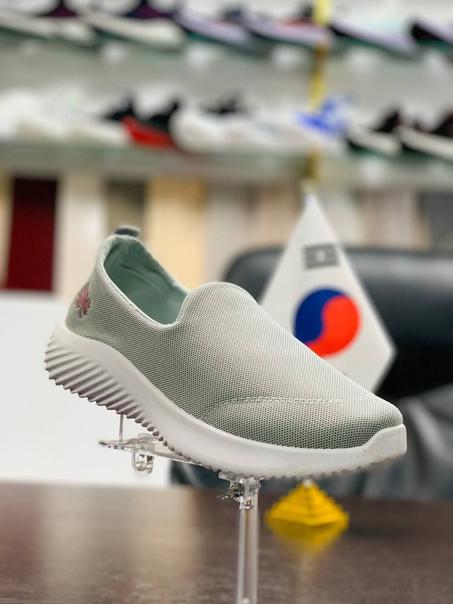 حذاء رياضي أنيق للنساء