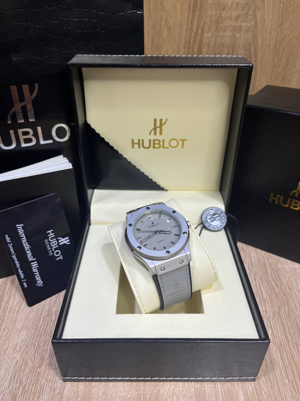 Hublot Gris