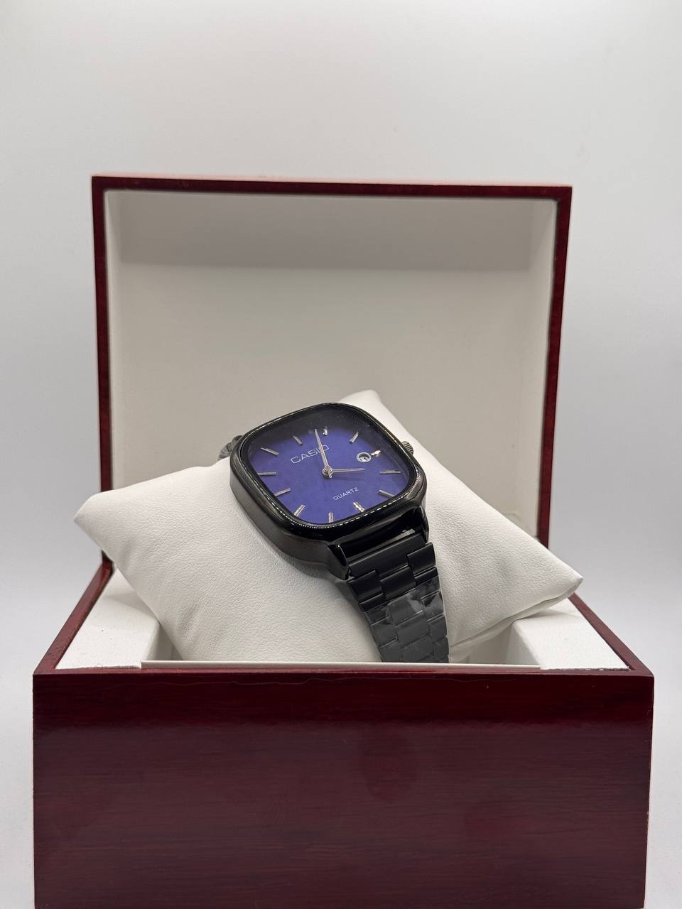 CASIO QUARTZ noir tableau bleu