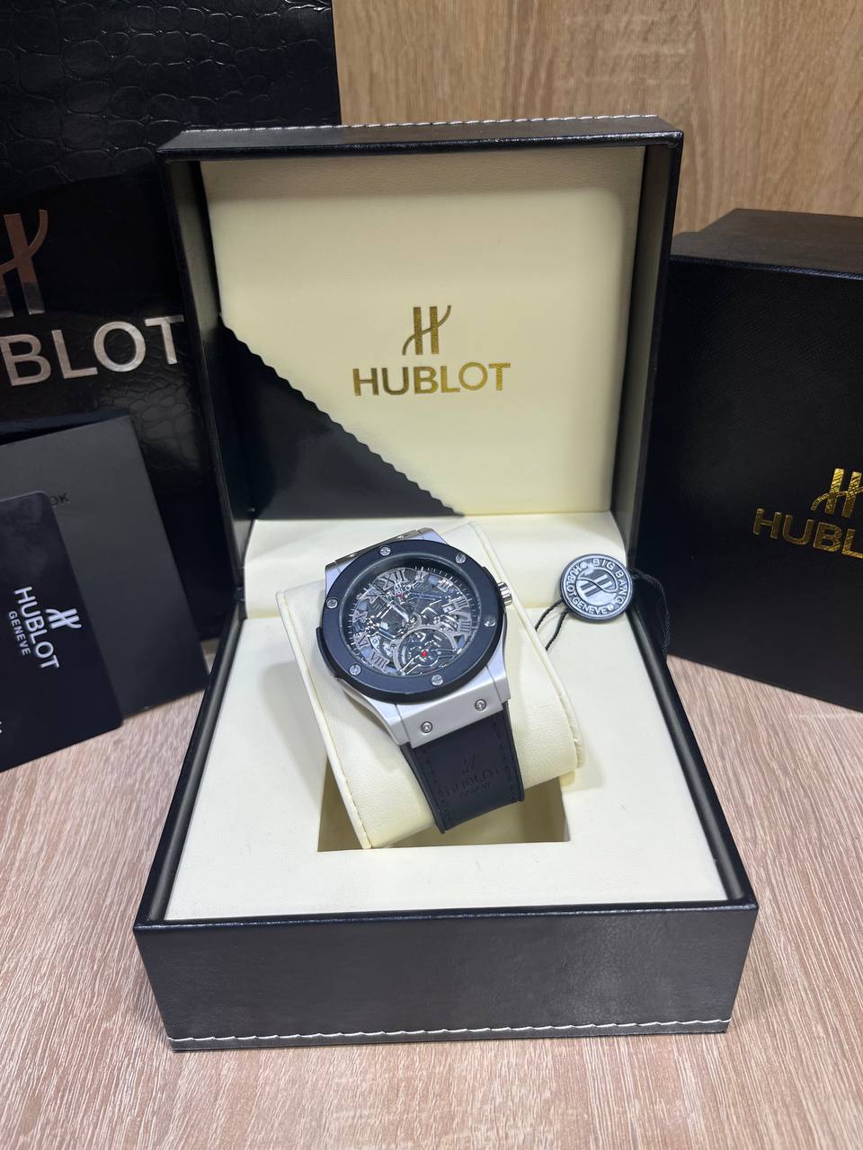 Hublot NOIR  chiffre romain