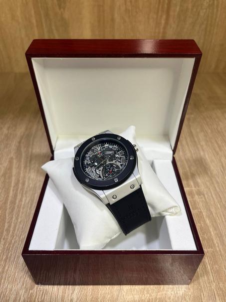 Hublot NOIR  chiffre romain
