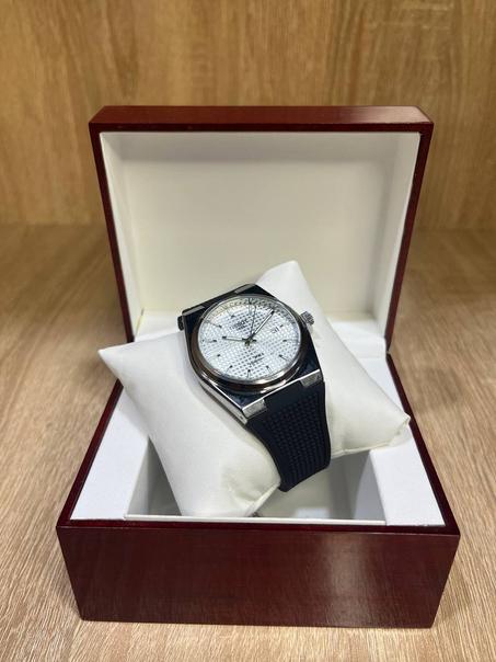 Tissot Édition Silicone NOIR tableau BLANC