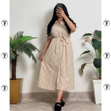 Robe brodre avec ceinture