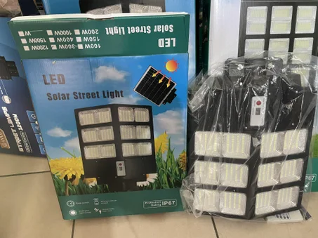 Lampadaire solaire d'extérieur 𝟏𝟎𝟎𝟎𝐰, grand angle  sol02     lmpt