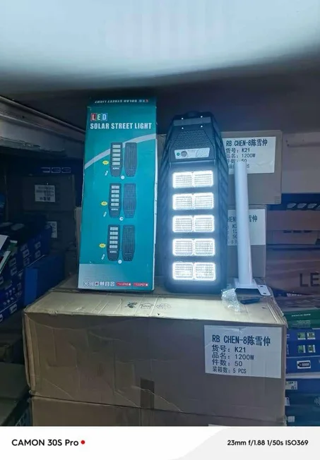 Lampadaire Solaire Led 1 000W sol03 PROMO 2025