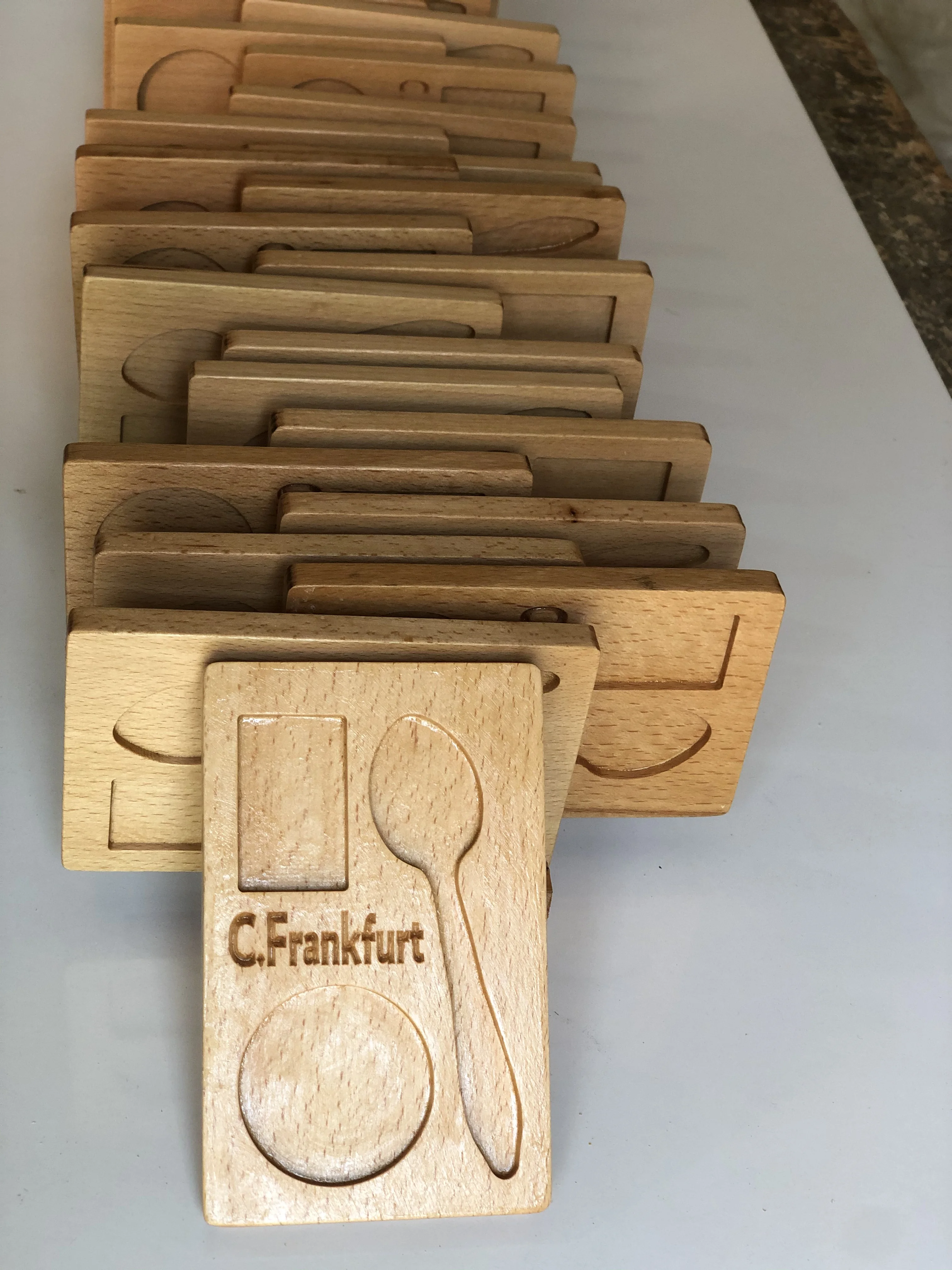 SOUS TASSE EN BOIS ( اقل عدد 10 )