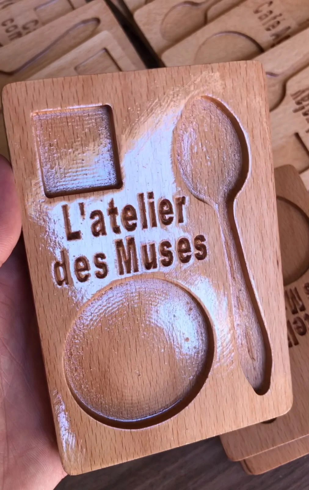 SOUS TASSE EN BOIS ( اقل عدد 10 )