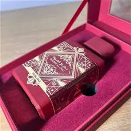 هل تبحث عن عطر يروي قصة فاخرة تنبض بالأناقة؟ "بديع ال عود حمراء" هو العطر الذي سيمنحك حضوراً لا يُنسى ويجعل كل لحظة مليئة بالسحر والجمال.