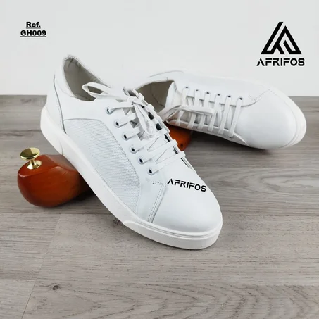 حذاء جلدي أبيض للرجال