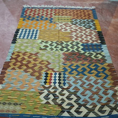 Tapi kilim berbère  tissé et broudé