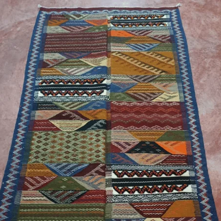 Tapi Kilim berbère tissé broudé