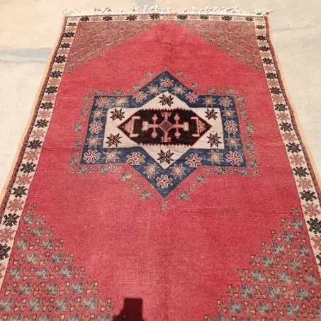 Tapis berbère tissé et noué