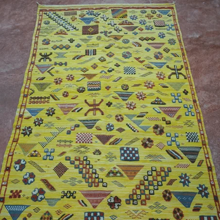 Tapi kilim bérbère tissé broudé
