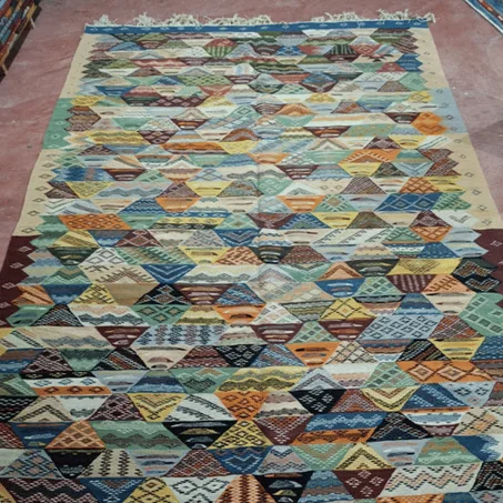 Tapi kilim berbère  tissé et broudé
