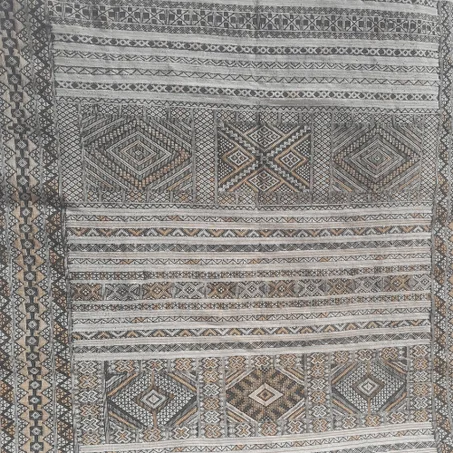 Tapi kilim nomade tissé broudé