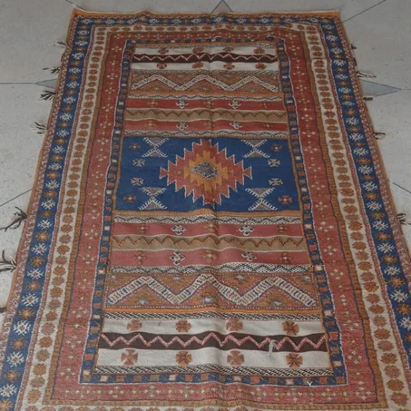 Tapis bérbère tissé broudé et noué