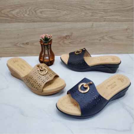 صنادل نسائية أنيقة