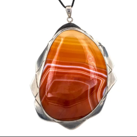 قلادات احجار العقيق الكريمة