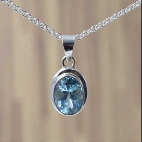 قلادات احجار التوباز الكريمة