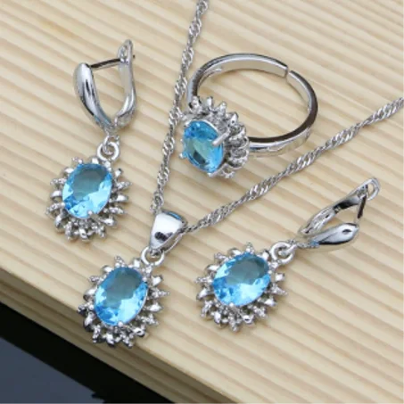 مجوهرات حجر التوباز الكريمة