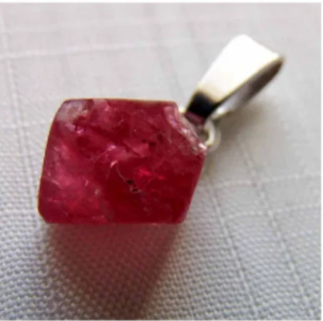 قلادات احجار الياقوت الكريمة