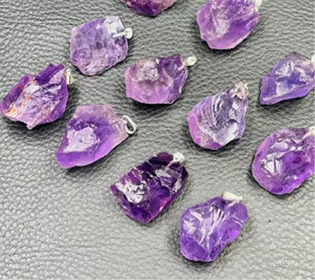 قلادات حجر الجمشت Pendentif en pierre améthyste