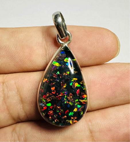 قلادات احجار الاوبال الكريمة