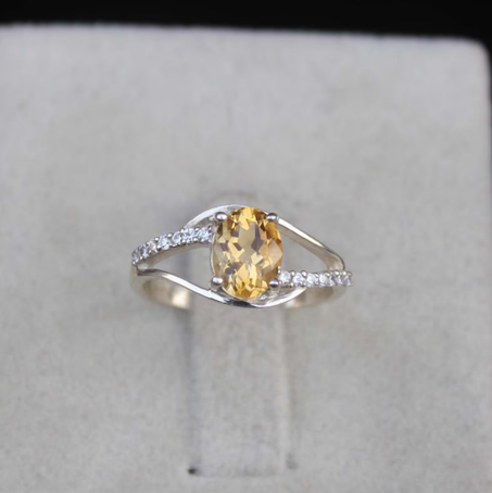 خاتم من حجر السترين الطبيعي: مصنوع يدويًا من الفضة الإسترلينية عيار 925، بتصميم بسيط