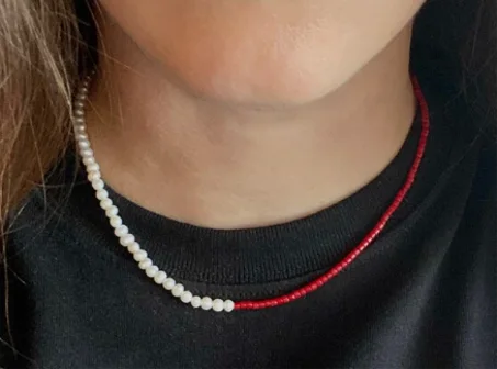 Collier composé de corail et de petites perles