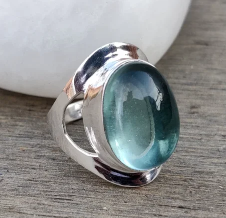 خاتم رائع مصنوع يدويًا من الفضة الإسترليني عيار 925 مرصع بحجر الزبرجد