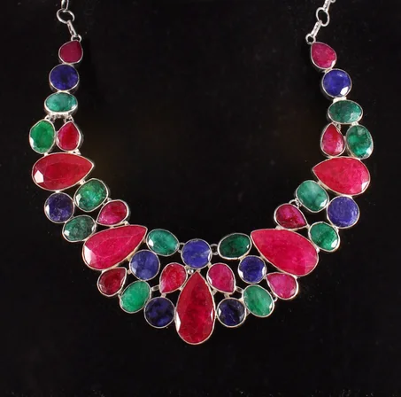 قلادة مطلية بالفضة الإسترلينية عيار 925 مع مجوهرات من الياقوت والزمرد والياقوت الأزرق، مجوهرات فريدة مصنوعة يدويًا