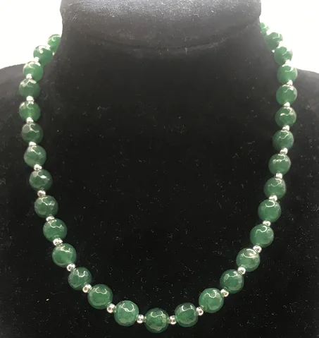 قلادة حجر الزمرد الأخضر  / Colliers de pierre précieuse Emeraude