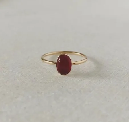 خاتم عقيق أحمر، خاتم مطلي بالذهب رفيع، خاتم عقيق أحمر قابل للتكديس، خاتم سوليتير رقيق للنساء، خاتم بحجر بيضاوي صغير