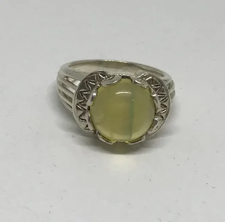 خاتم حجر الستدرين : حجر مستدير او كابوشون