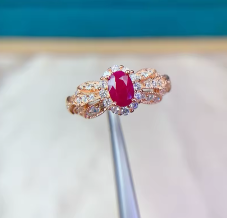 خاتم من الفضة الاسترلينية  مع حجر ياقوت طبيعي