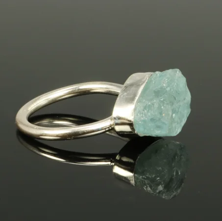 خاتم من الأكوامارين الخام والفضة المطلية عيار 925، خاتم كابوشون، خاتم عصري، خاتم من الأحجار الكريمة، خاتم من الأحجار الخام، خاتم مصنوع يدويًا
