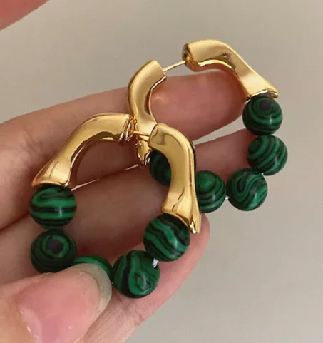 Boucles d'oreilles en métal avec perlesde malachite