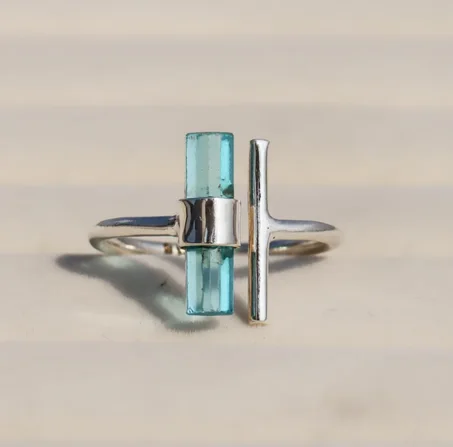 خاتم من حجر الزبرجد الخام، مصنوع يدويًا من الفضة الإسترليني عيار 925، قابل للتعديل