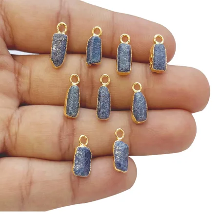 قلادة من الياقوت الأزرق الخام - حافة مطلية بالذهب أو الفضة، 8-10 مم