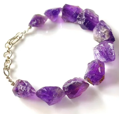 براسلي من احجار الجمشت الخام