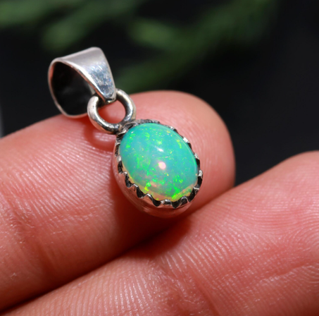 قلادة من حجر الأوبال الأخضر الإثيوبي: فضة إسترليني عيار 925، حجر نار بوهيمي