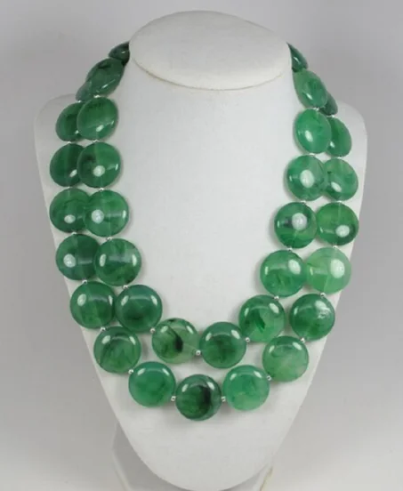 Gros collier vert forêt