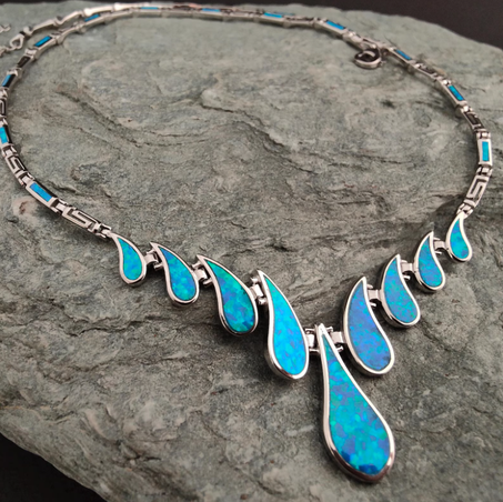 قلادة من الأوبال الأزرق، قلادة من الفضة الإسترلينية عيار 925، مجوهرات يونانية، قلادات من الأوبال اليوناني، قلادات من الأوبال اليوناني، قلادة من الأوبال