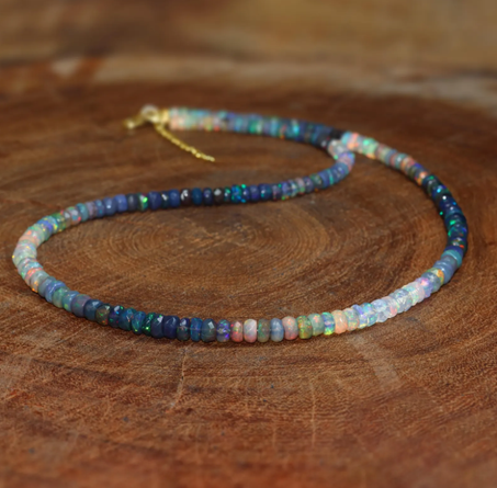 قلادة من اللؤلؤ متعدد الأوجه من حجر الأوبال الناري الأسود للنساء، قلادة من اللؤلؤ من حجر الأوبال الطبيعي، مجوهرات مواليد شهر أكتوبر، قلادة من الأوبال الرقيق