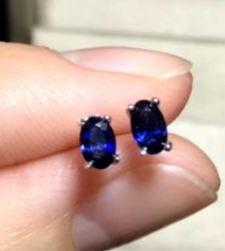 أقراط اذن فضية مرصعة بأحجار الزفير الكريمة