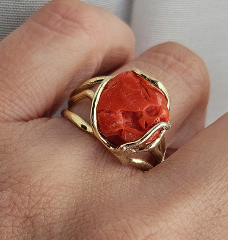 خاتم مصنوع يدويًا من الفضة الإسترلينية عيار 925 مطلي بالذهب والمرجان الأحمر الطبيعي