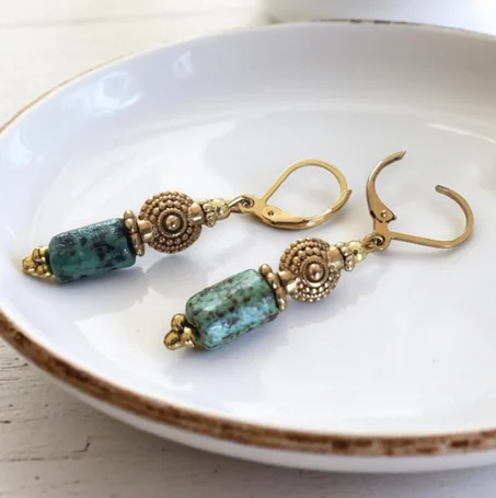 أقراط عرقية. فيروز أفريقي وفولاذ مقاوم للصدأ. بوهيمي. غجري. شاطئي. حجر الميلاد. هدية شخصية.