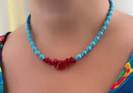 Turquoise et corail, collier de pierres précieuses
