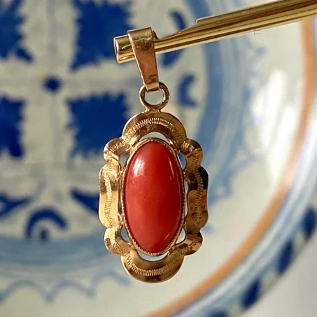 قلادة أثرية - مرجان مع ذهب أصفر عيار 14 قيراطًا - ختم أوراق البلوط - القرن التاسع عشر وأوائل القرن العشرين